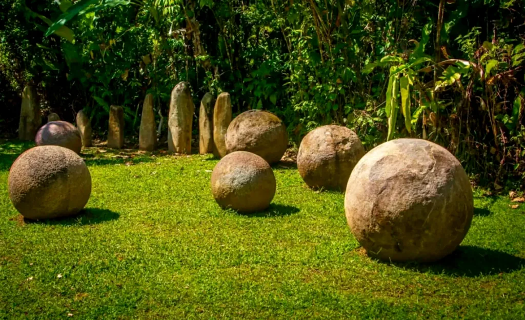 Les spheres au Costa Rica les bolas de piedra précolombiennes